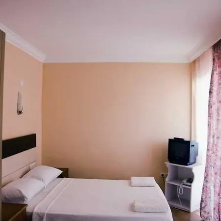 Mediterranean Garden Apartment *